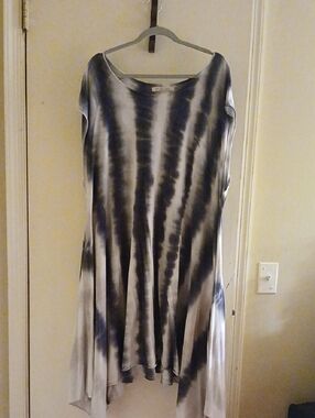 We The Free Gray and White Asymmetrical Tie-Dye Tunic Dress